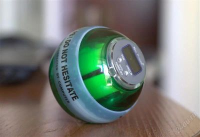 Лот: 1906225. Фото: 1. Кистевой тренажёр Powerball Neon... Другое (спортивные товары)