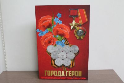 Лот: 21339587. Фото: 1. Альбом капсульный для 2-х рублевых... Аксессуары, литература