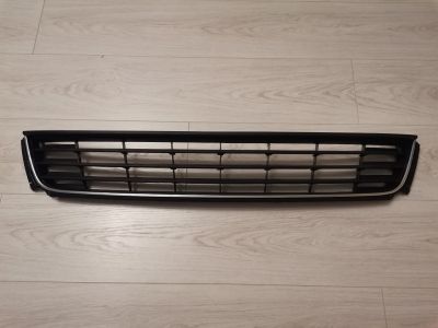 Лот: 19833484. Фото: 1. Решетка бампера Volkswagen Polo. Кузов