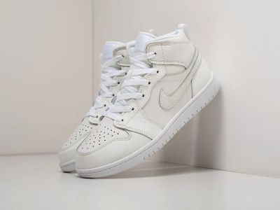Лот: 18669752. Фото: 1. Кроссовки Nike Air Jordan 1 Mid. Кеды, кроссовки