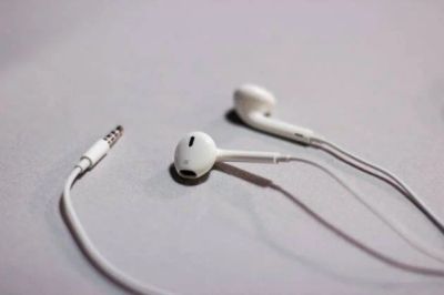 Лот: 4003655. Фото: 1. Гарнитура Earpods (с регулятором... Красноярск