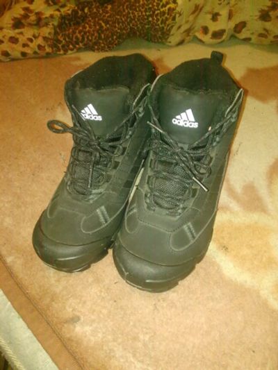 Лот: 12740185. Фото: 1. Кроссовки 38 Adidas утепленные. Кеды, кроссовки, слипоны