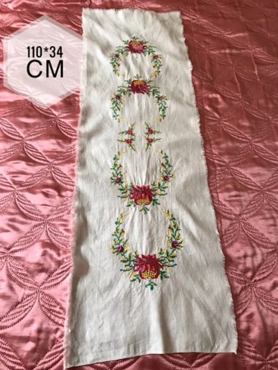 Лот: 17825355. Фото: 1. Дорожка-салфетка с вышивкой. Скатерти, салфетки