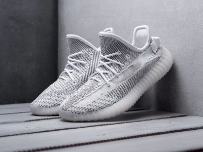 Лот: 14231587. Фото: 1. Кроссовки Adidas Yeezy 350 Boost... Кеды, кроссовки, слипоны