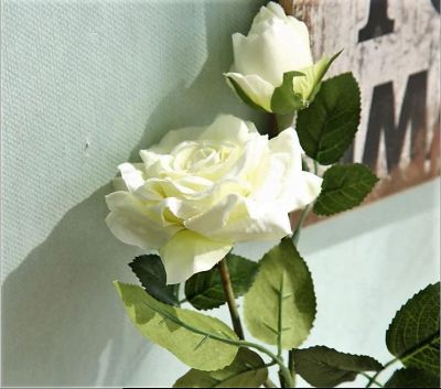 Лот: 10483085. Фото: 1. Ветка розы. Цвет: белый. Высота... Искусственные и сувенирные цветы