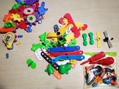 Лот: 11657091. Фото: 1. 2 набора конструктора/ Набор шестеренки... Конструкторы