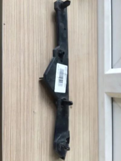 Лот: 21413589. Фото: 1. крепление бампера Toyota Kluger... Двигатель и элементы двигателя