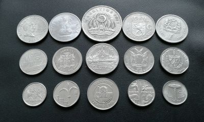 Лот: 18072949. Фото: 1. 15 иностранных монет - одним лотом... Наборы монет