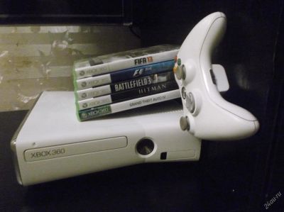 Лот: 3211930. Фото: 1. Xbox 360 (White) + 6 Игр (F1 2012... Игровые приставки, консоли