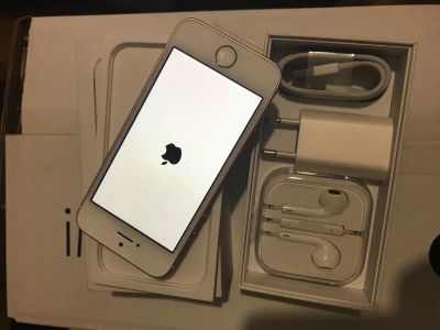 Лот: 11815817. Фото: 1. iPhone Se 32gb rose gold. Смартфоны