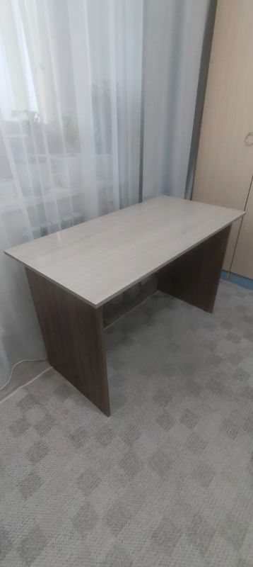 Лот: 24682066. Фото: 1. Стол письменный. Компьютерные и письменные столы