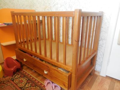 Лот: 4177037. Фото: 1. Детская кроватка, продам Срочно... Детские кровати и кроватки
