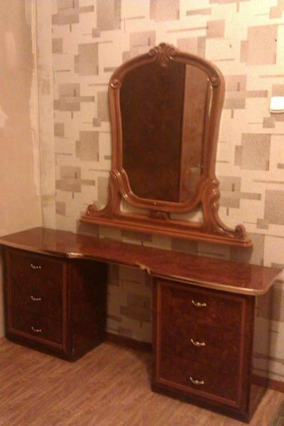Лот: 4459635. Фото: 1. Зеркало, тумбочка, трюмо. Тумбы