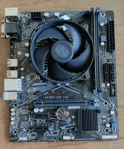 Лот: 25350524. Фото: 1. Gigabyte h410m s2 v2. Материнские платы