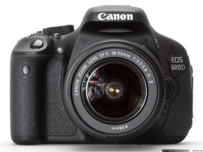 Лот: 5377094. Фото: 1. Зеркальная фотокамера Canon 600D... Цифровые зеркальные