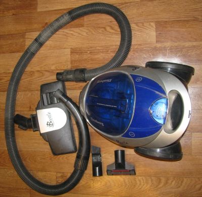 Лот: 16287241. Фото: 1. пылесос Elenberg beetle 1400 W. Пылесосы, паровые швабры