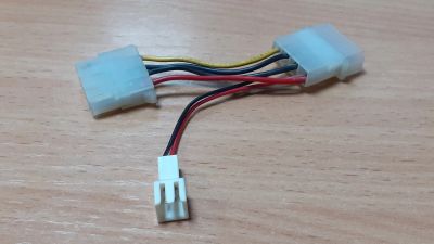 Лот: 19282937. Фото: 1. Переходник для кулера с Molex... Шлейфы, кабели, переходники