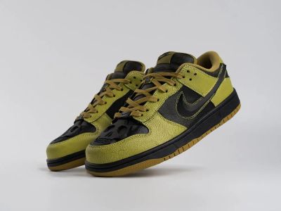 Лот: 25244425. Фото: 1. Кроссовки Nike SB Dunk Low. Кеды, кроссовки, слипоны