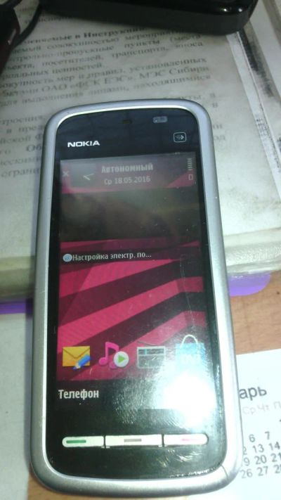 Лот: 7562905. Фото: 1. Nokia 5228 серебро. Кнопочные мобильные телефоны