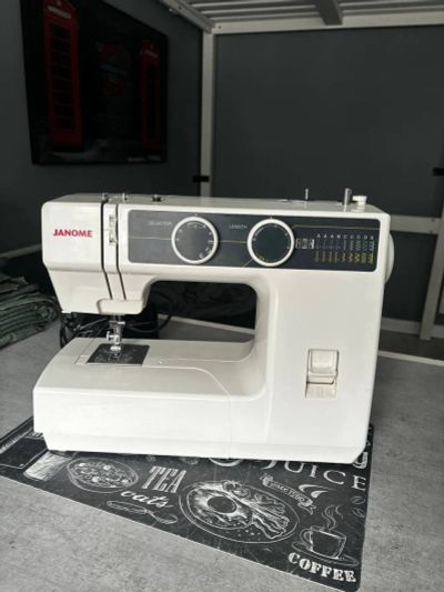 Лот: 21545770. Фото: 1. Швейная машина Janome JN 1108. Швейная, вязальная