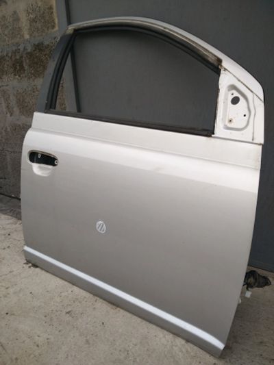 Лот: 12157312. Фото: 1. Toyota platz дверь передняя правая. Кузов