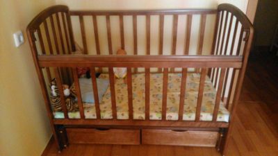 Лот: 7697650. Фото: 1. Кроватка детская с продольным... Постельные принадлежности