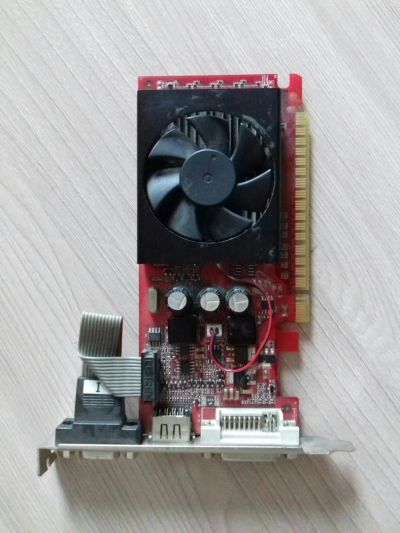Лот: 7886290. Фото: 1. Видеокарта Nvidia GeForce GT 520. Видеокарты