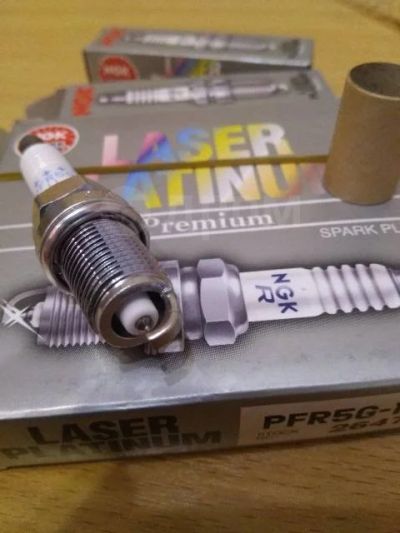 Лот: 16851494. Фото: 1. Свеча зажигания платина NGK PFR5G-11. Двигатель и элементы двигателя