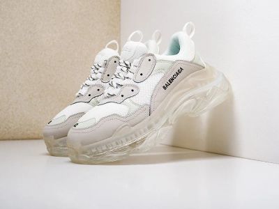 Лот: 17096615. Фото: 1. Кроссовки Balenciaga Triple S... Кеды, кроссовки, слипоны