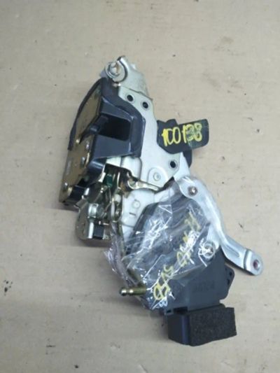 Лот: 21396578. Фото: 1. замок двери Toyota Vista SV50. Кузов