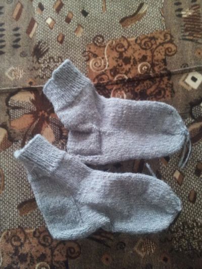 Лот: 9987690. Фото: 1. Детские вязаные шерстяные носки... Чулочно-носочные изделия