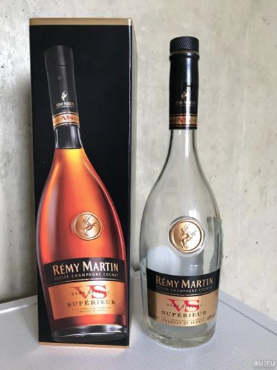 Лот: 13959919. Фото: 1. Пустая бутылка коньяка Remy Martin... Бутылки, пробки, этикетки