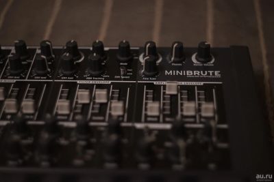 Лот: 14789215. Фото: 1. Arturia minibrute. MIDI-оборудование
