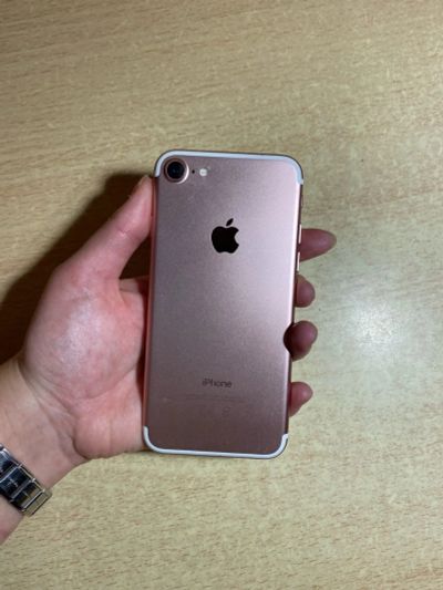 Лот: 18740315. Фото: 1. Iphone 7 32 Gb. Смартфоны
