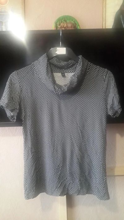 Лот: 6651925. Фото: 1. Водолазка в горох 48-50. Футболки, топы и майки