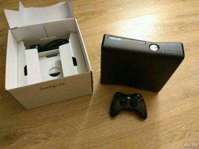 Лот: 9984840. Фото: 1. Xbox 360 slim + 4 игры (на фото... Консоли