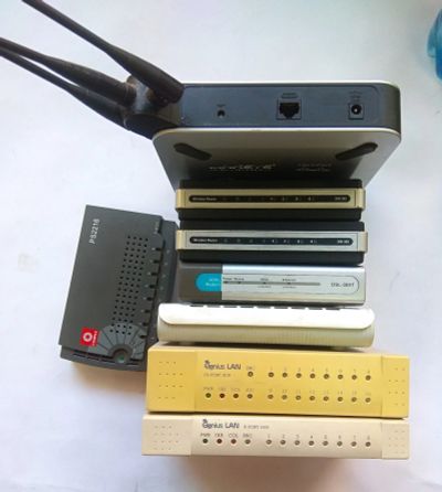 Лот: 15840947. Фото: 1. Роутеры, коммутаторы , adsl-модем... Маршрутизаторы (роутеры)