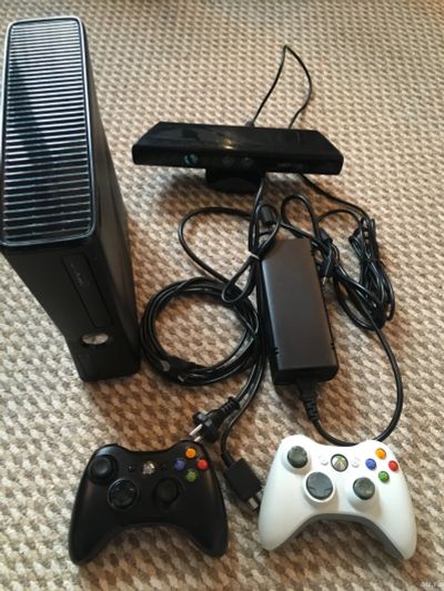 Лот: 13712981. Фото: 1. XBOX360 + Kinect - игровая приставка... Игровые приставки, консоли