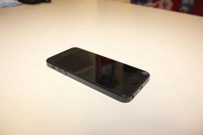 Лот: 3435646. Фото: 1. iPhone 5 16 Gb black. Смартфоны