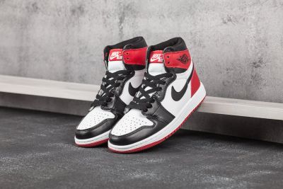 Лот: 10576361. Фото: 1. Nike Air Jordan 1 RT. Кеды, кроссовки, слипоны