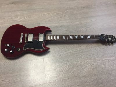 Лот: 17278529. Фото: 1. Электрогитара Epiphone SG G-400. Гитары