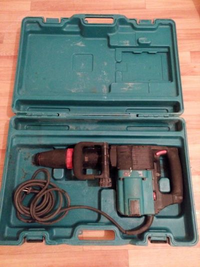 Лот: 8792092. Фото: 1. Отбойный молоток Makita HM1202C. Электроинструмент
