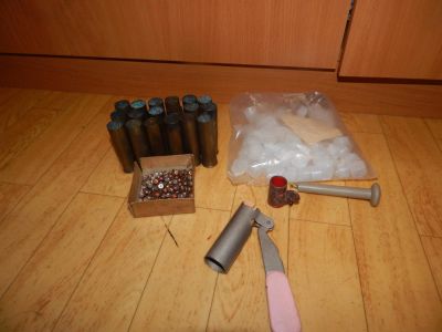 Лот: 6108756. Фото: 1. охотничьи гильзы 16 к и небольшой... Ножи, топоры
