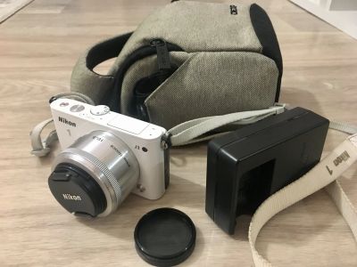 Лот: 15242434. Фото: 1. Nikon 1 J3 с объективом Nikkor... Цифровые беззеркальные со сменной оптикой