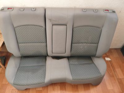 Лот: 25703319. Фото: 1. Задний диван Mazda Axela BK. Салон