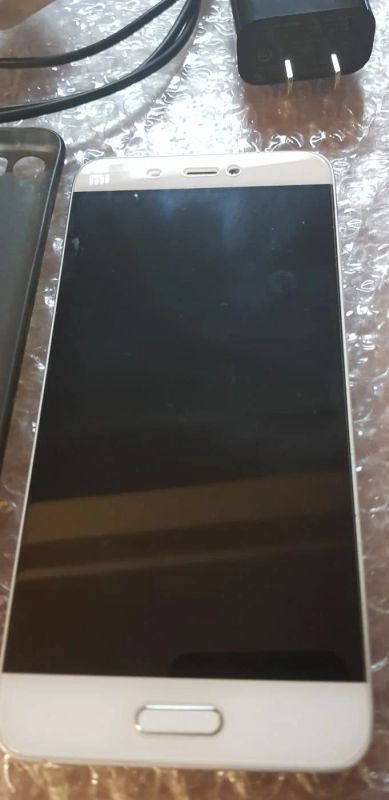 Лот: 11242461. Фото: 1. Xiaomi Mi5 3/32 белый. Смартфоны