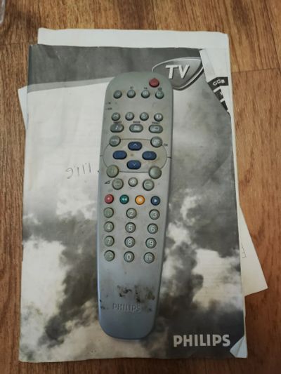 Лот: 25728840. Фото: 1. Пульт и мануал от телевизора Philips. Запчасти для телевизоров, видеотехники, аудиотехники