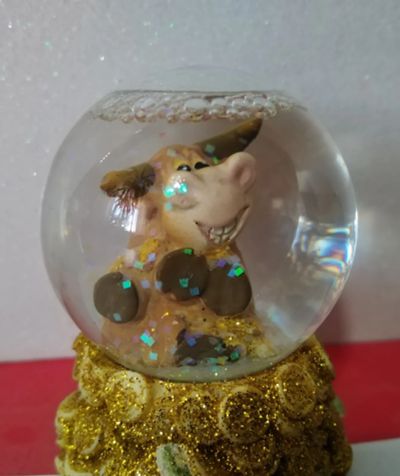 Лот: 19930005. Фото: 1. Снежный шар (Snow globe) Бычок... Сувенирные мелочи