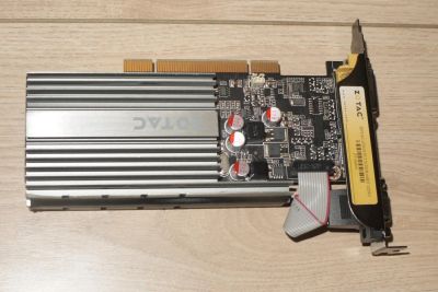 Лот: 8600511. Фото: 1. Редкая видеокарта ZOTAC GT610... Видеокарты