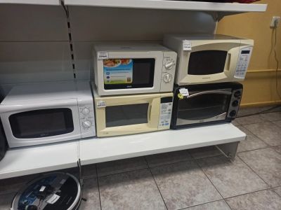 Лот: 20013913. Фото: 1. Микроволновая печь HomeClub MM720CPE... Микроволновки, мини-печи
